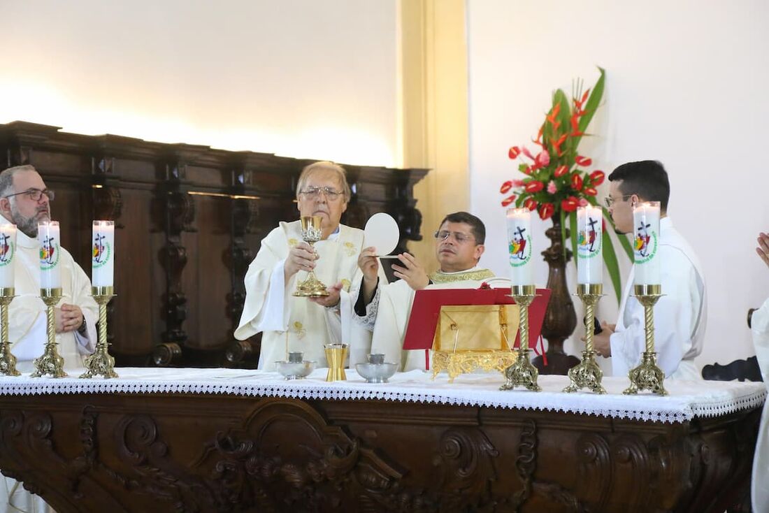 Celebração de Páscoa em Olinda reuniu centenas de fiéis 