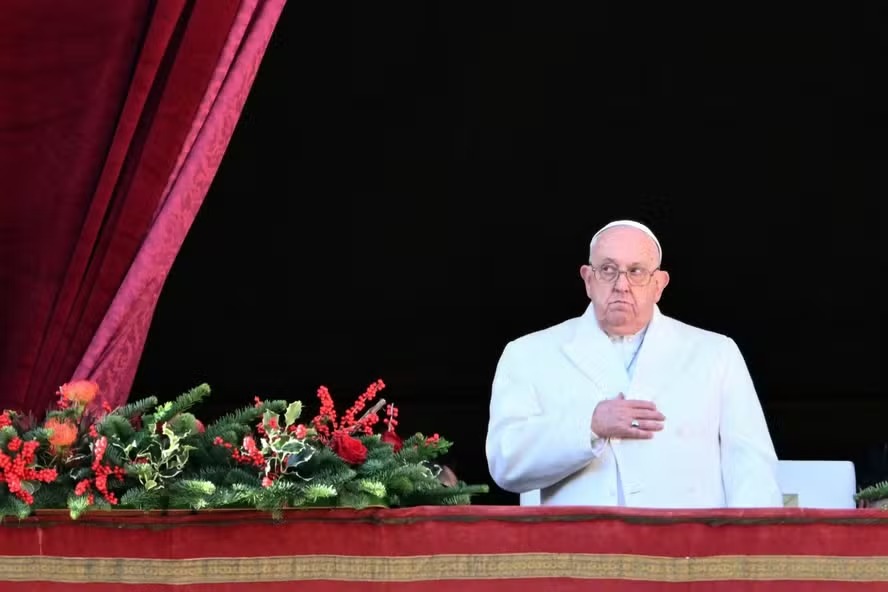 Papa Francisco participa das celebrações de Natal, na praça de São Pedro, em 25 de dezembro de 2024 