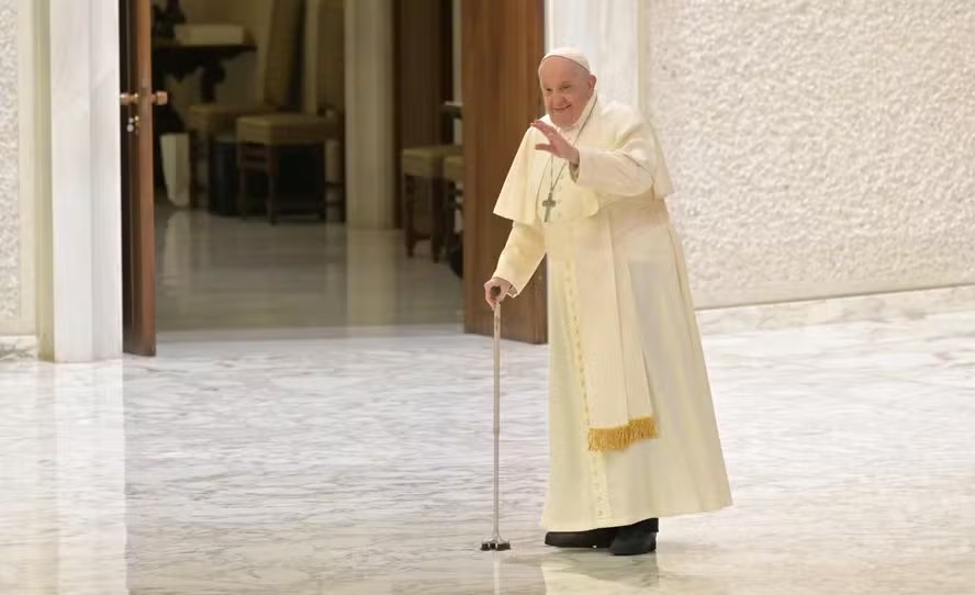 Enterro do chefe da Igreja Católica deve ocorrer entre quatro e seis dias após a sua morte