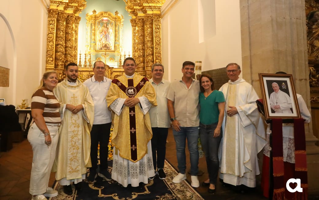 Prefeito e primeira dama de Jaboatão dos Guararapes participam de missa em homenagem ao Papa Franscisco
