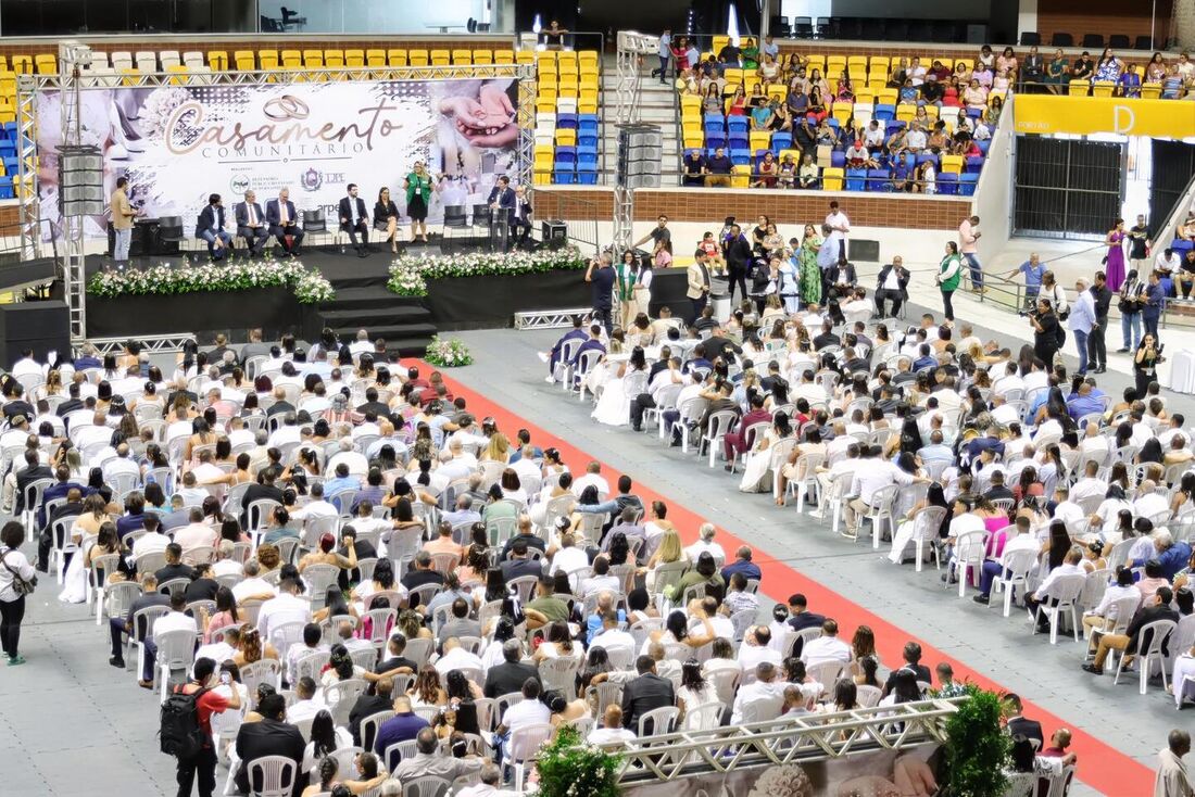 Casamento coletivo no Geraldão