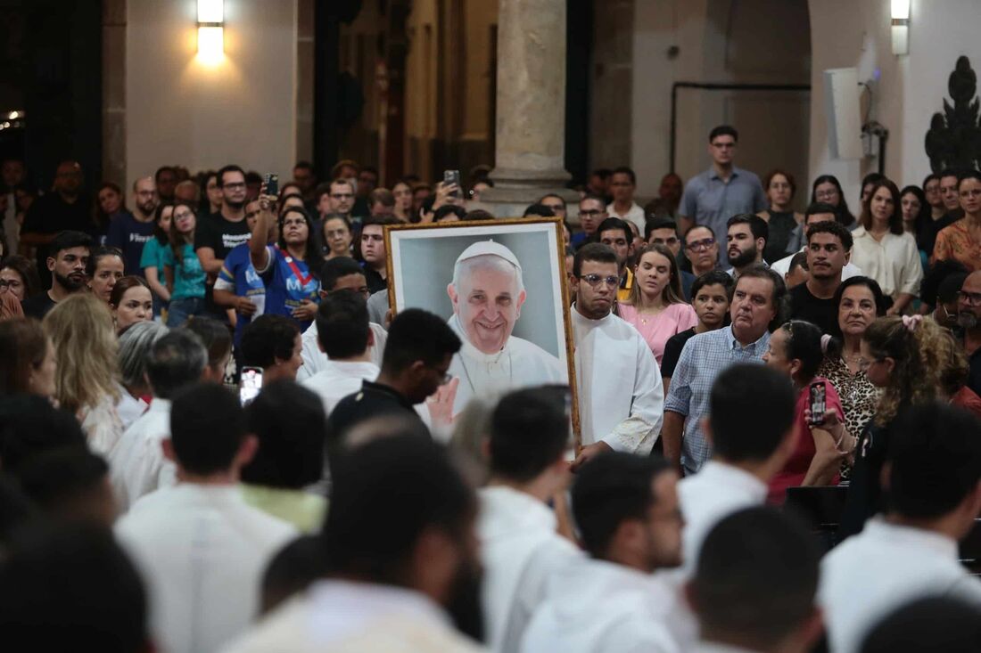 Missa em sufrágio da alma do Papa Francisco, na igreja Madre de Deus