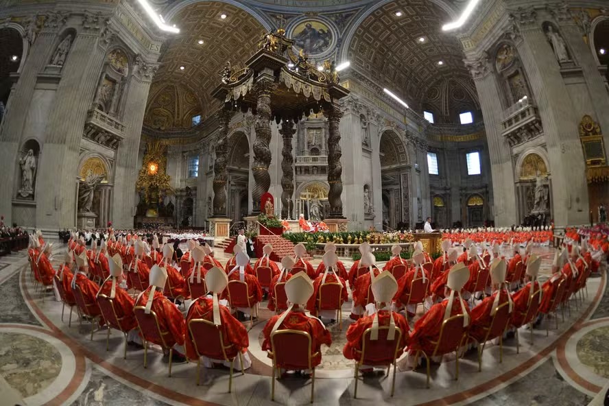 Cardeais na Basílica de São Pedro, em Roma, antes do início do conclave que elegeu o Papa Francisco 