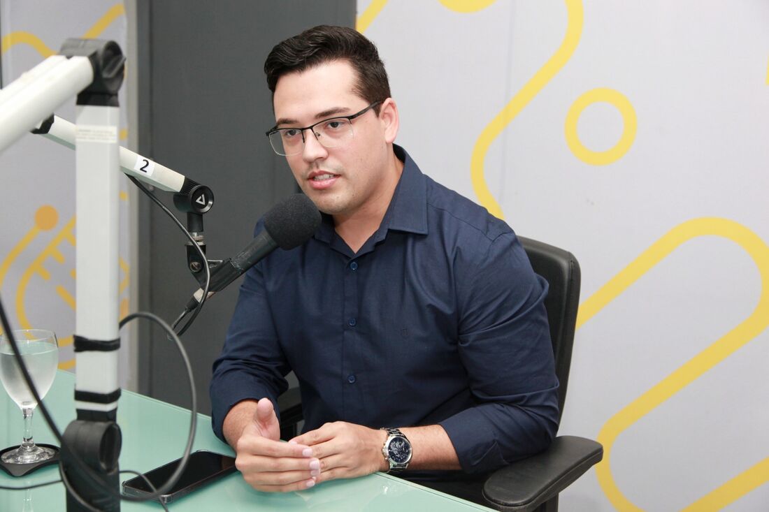 Programa Folha Política com o deputado estadual Cayo Albino (PSB).