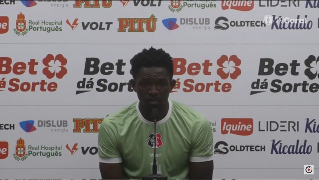 Israel, lateral do Santa Cruz, em entrevista coletiva