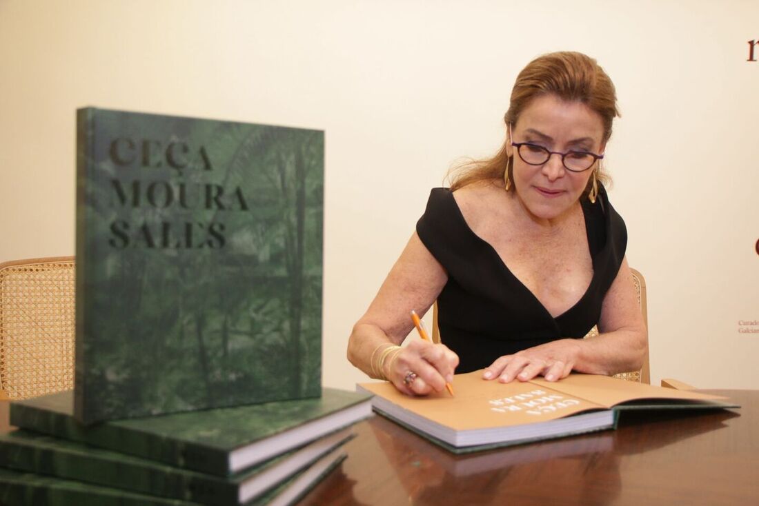 Ceça Moura Sales lançou o livro em noite de autógrafos na Galeria Marco Zero, em Boa Viagem