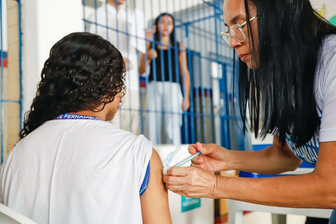 A vacinação nas escolas de Pernambuco ocorre em toda última semana letiva do mês