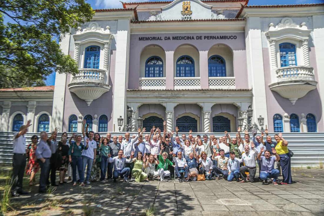 Encontro no Derby pede celeridade à UFPE na restauração do Memorial da Medicina