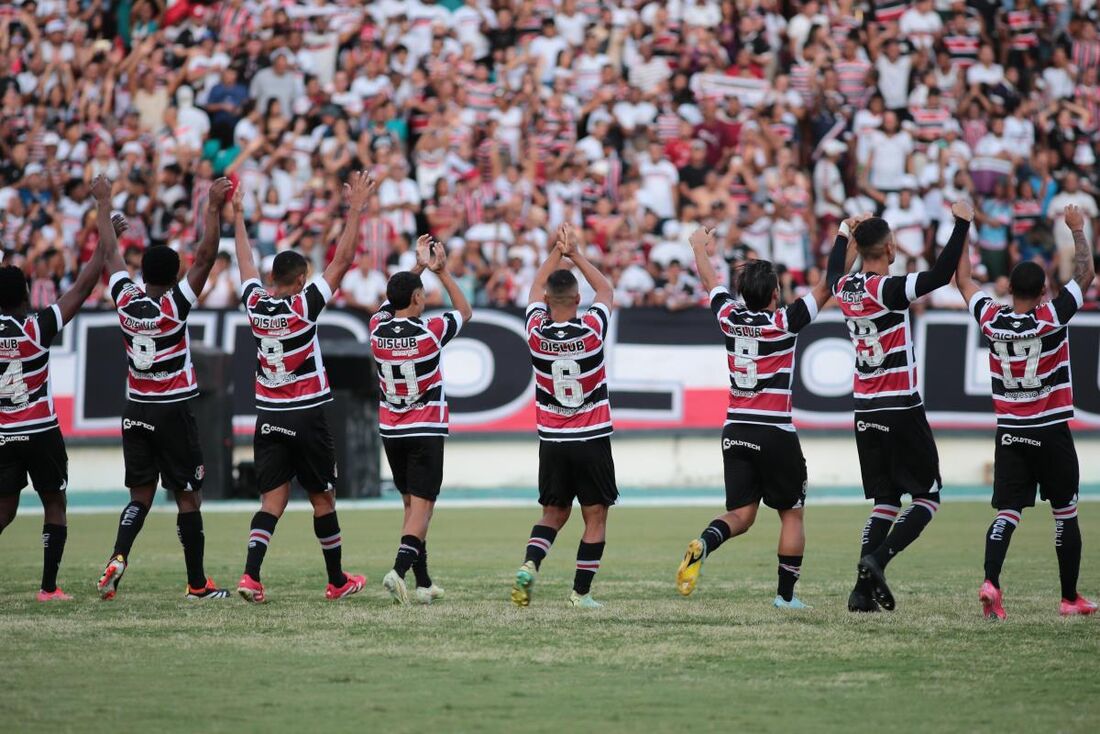 Santa Cruz celebra vitória no Arruda