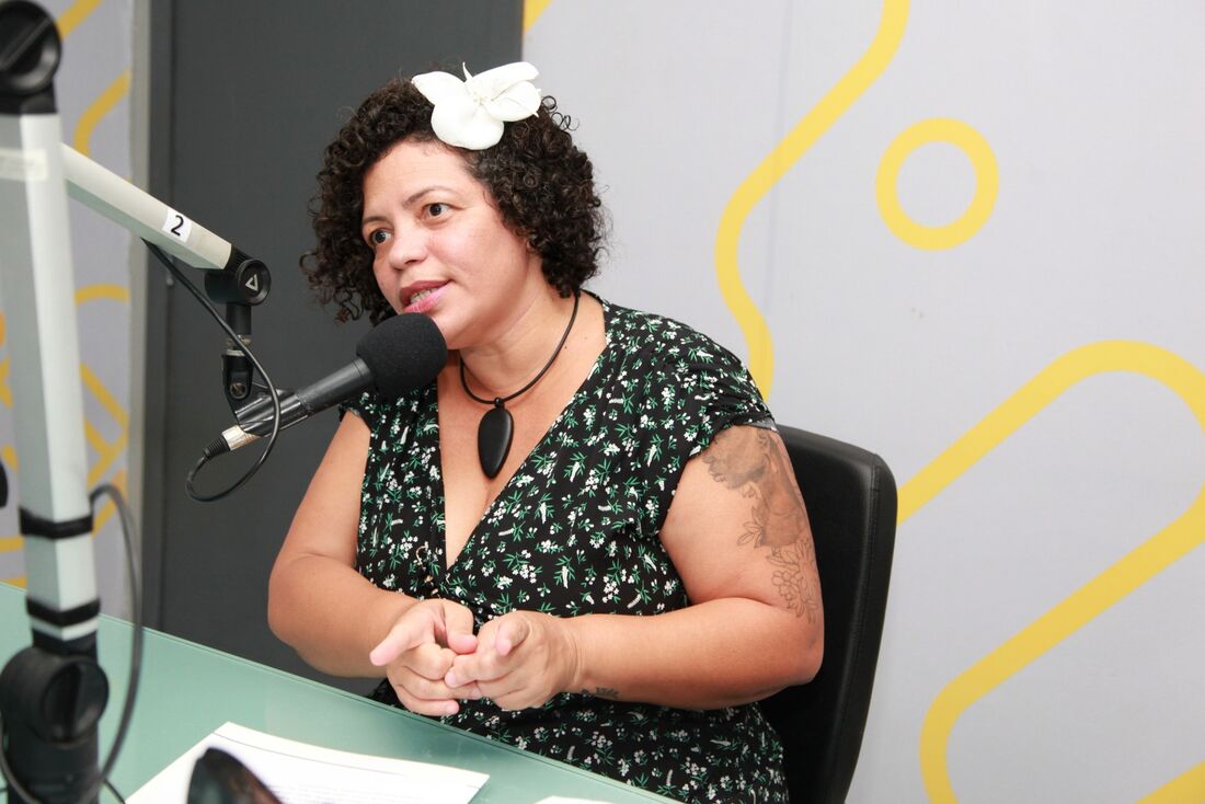Deputada estadual, Dani Portela (PSOL), em entrevista à Rádio Folha 96,7