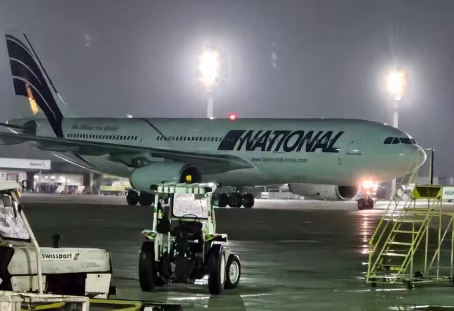 Avião de Lady Gaga chega ao Rio de Janeiro