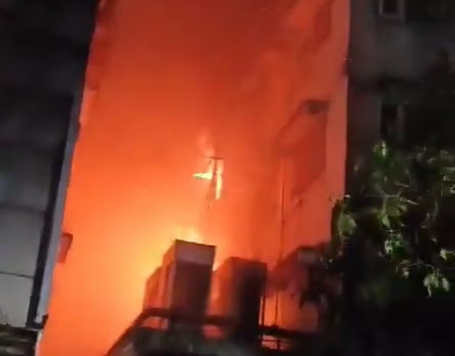 Incêndio em hotel na Índia deixa ao menos 15 mortos 