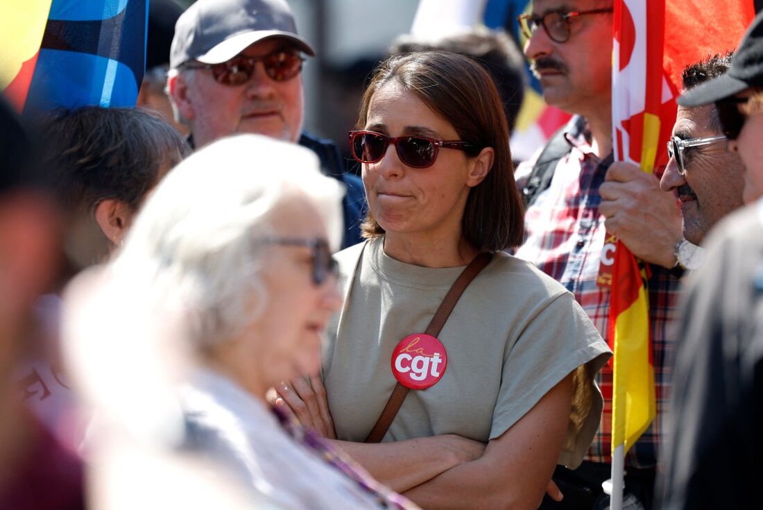 Padarias francesas fecham no Dia do Trabalhador e pessoas demonstram indignação