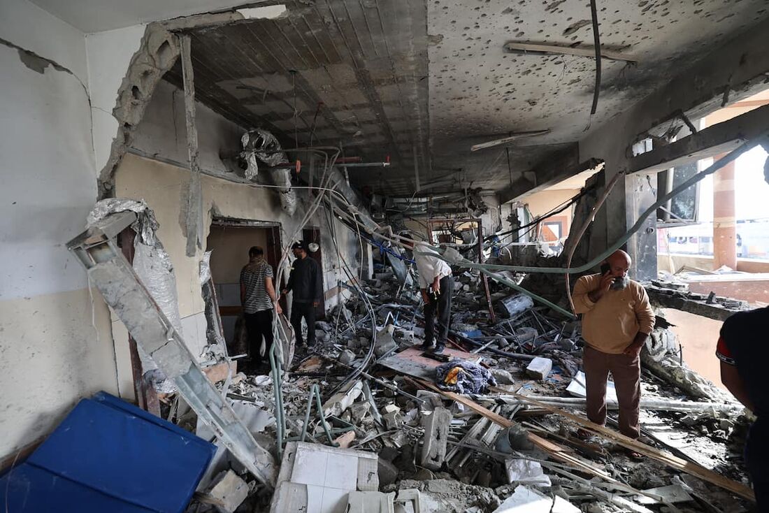 Hospital Nasser em Khan Yunis, no sul da Faixa de Gaza, depois de um ataque israelense