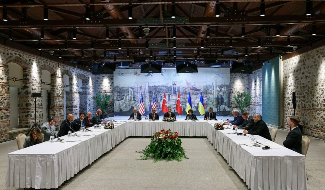 Ministro das Relações Exteriores da Turquia, Secretário de Estado dos EUA, Ministro das Relações Exteriores da Ucrânia e suas delegações