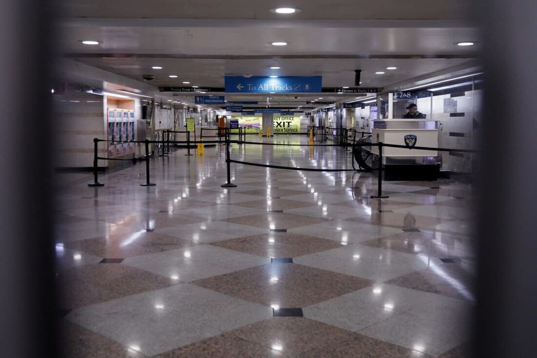 A Estação Pensilvânia (Penn Station) na cidade de Nova York, durante uma greve de transporte público