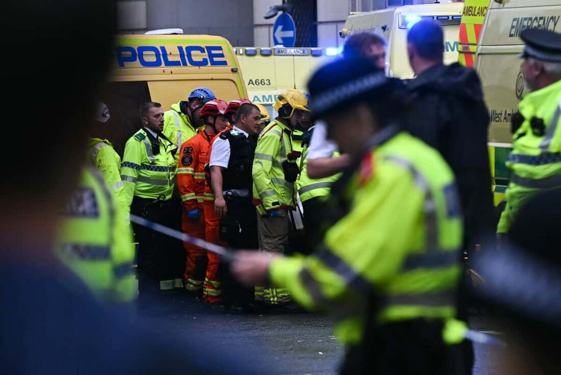 Incidente na Water Street, à margem do desfile da vitória de um ônibus aberto pela conquista do título da Premier League do Liverpool, no noroeste da Inglaterra