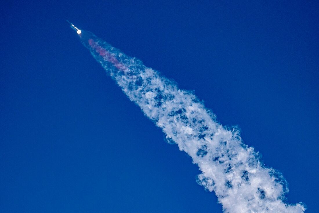 Foguete da SpaceX explode sobre Oceano Índico em seu teste mais recente