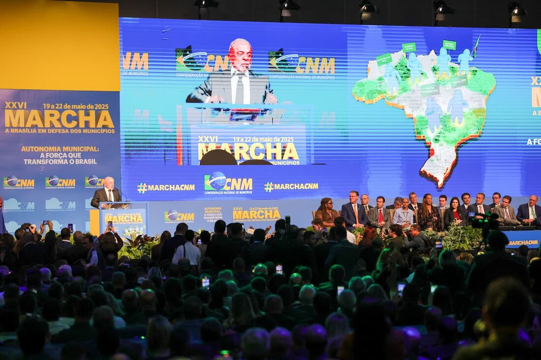 O presidente Luiz Inácio Lula da Silva participa da abertura 26ª Marcha a Brasília em Defesa dos Municípios