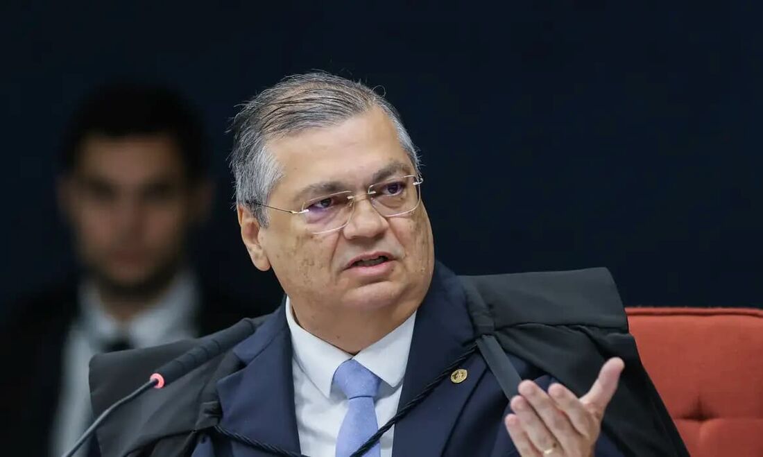 O ministro Flávio Dino, do Supremo Tribunal Federal (STF), manda PF investigar emendas parlamentares que somam R$ 694 mi