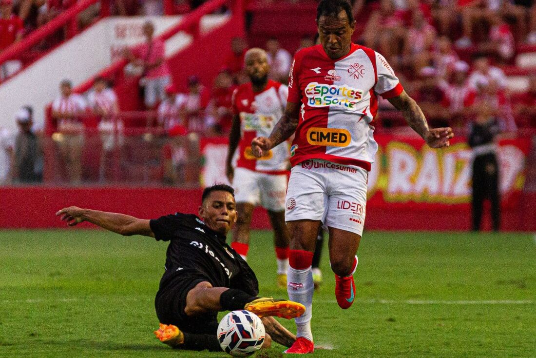 Vinicius, atacante do Náutico