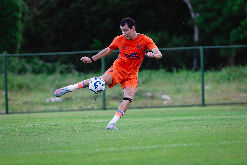 Pablo, atacante do Sport, em ação no treino do clube