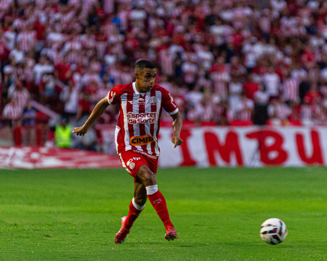 O Náutico perdeu da Ponte Preta neste sábado (24), no estádio dos Aflitos