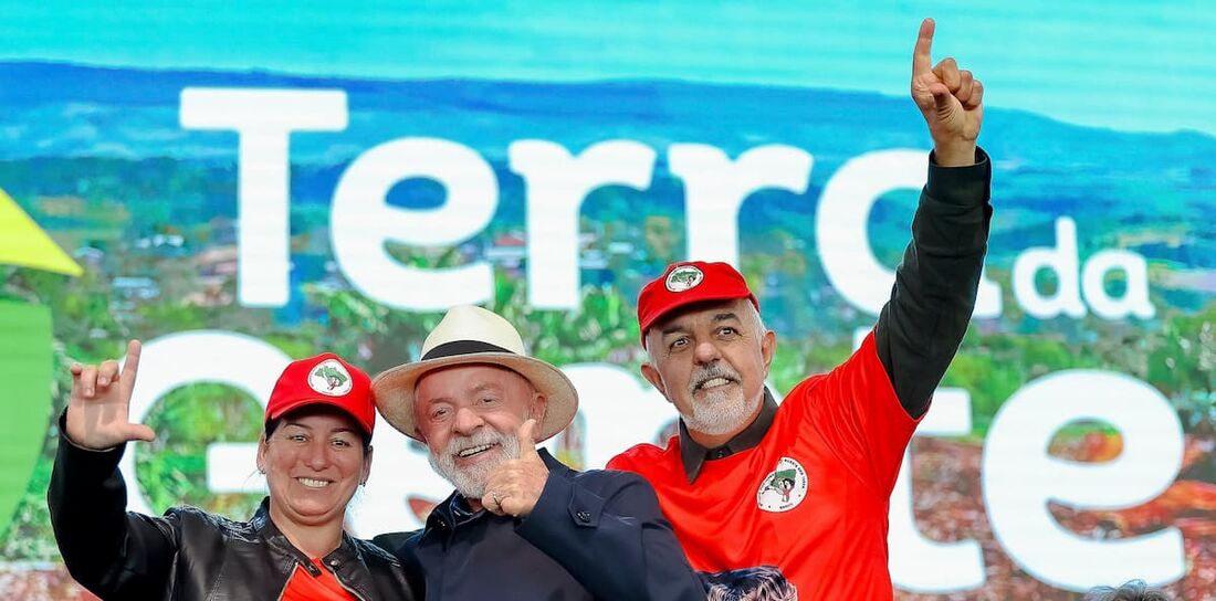 Presidente da República, Luiz Inácio Lula da Silva, Cerimônia de entregas do Programa Terra da Gente no estado do Paraná.
