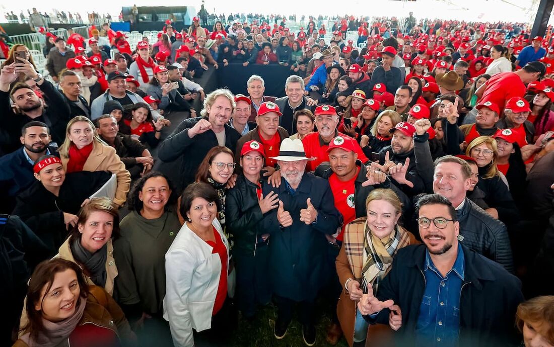 Presidente da República, Luiz Inácio Lula da Silva, Cerimônia de entregas do Programa Terra da Gente no estado do Paraná.