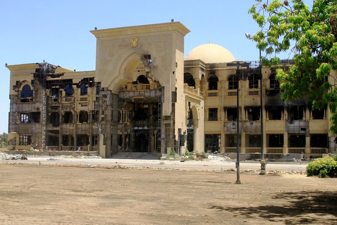 Palácio presidencial do Sudão é atingido por um ataque de paramilitares