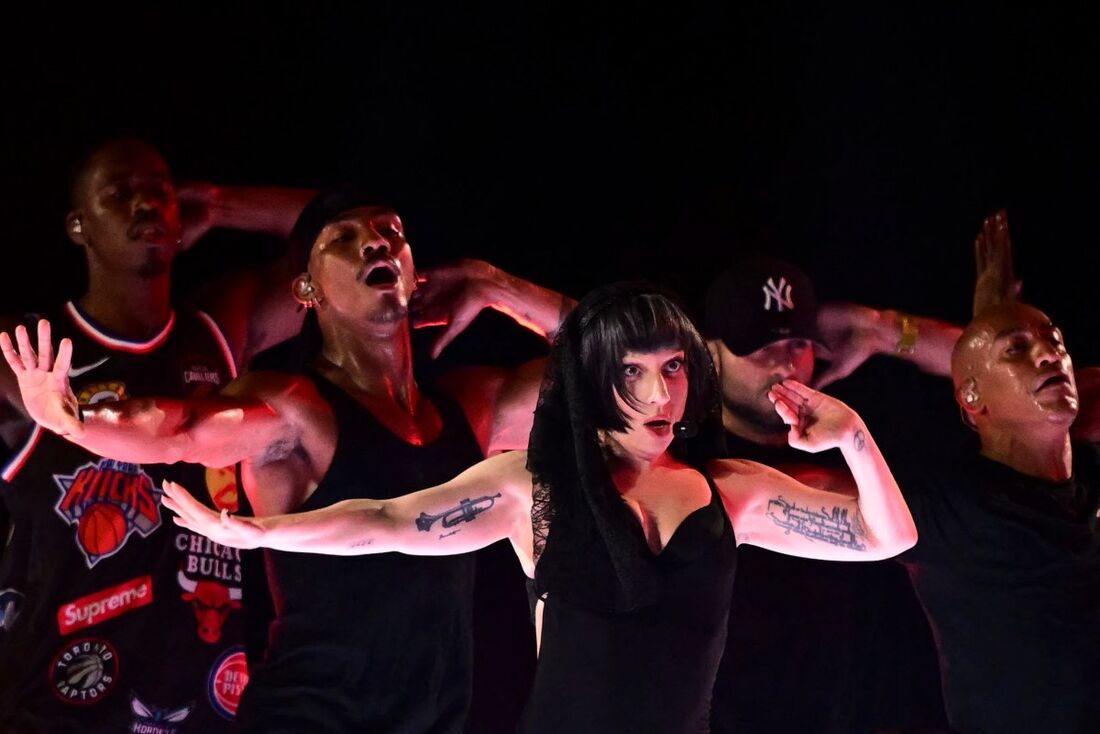 Lady Gaga reuniu uma plateia estimada em 2,1 milhões de pessoas na praia de Copacabana