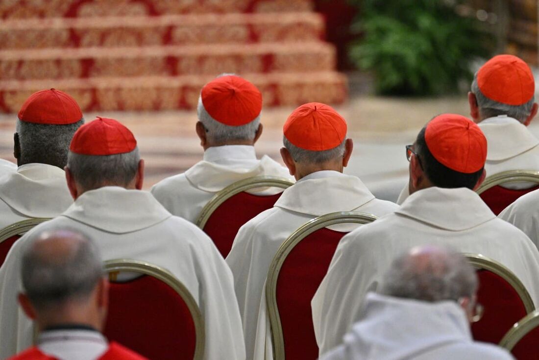 Cardeais durante missa
