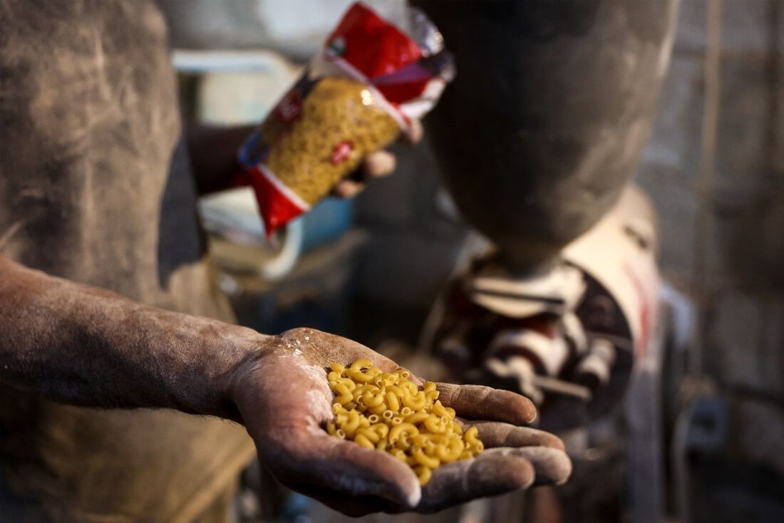 Palestinos passam fome enquanto o exército de Israel impede a entrada de ajuda em Gaza
