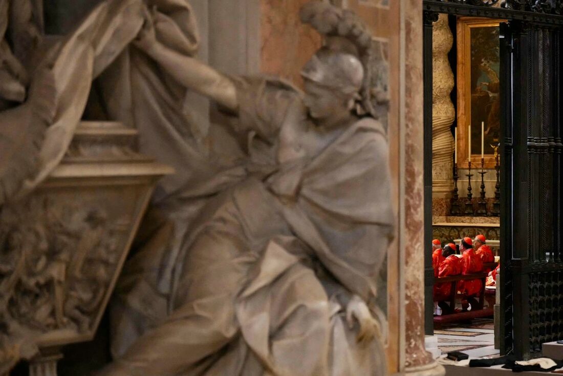 Cardeais participam de missa de abertura do Conclave