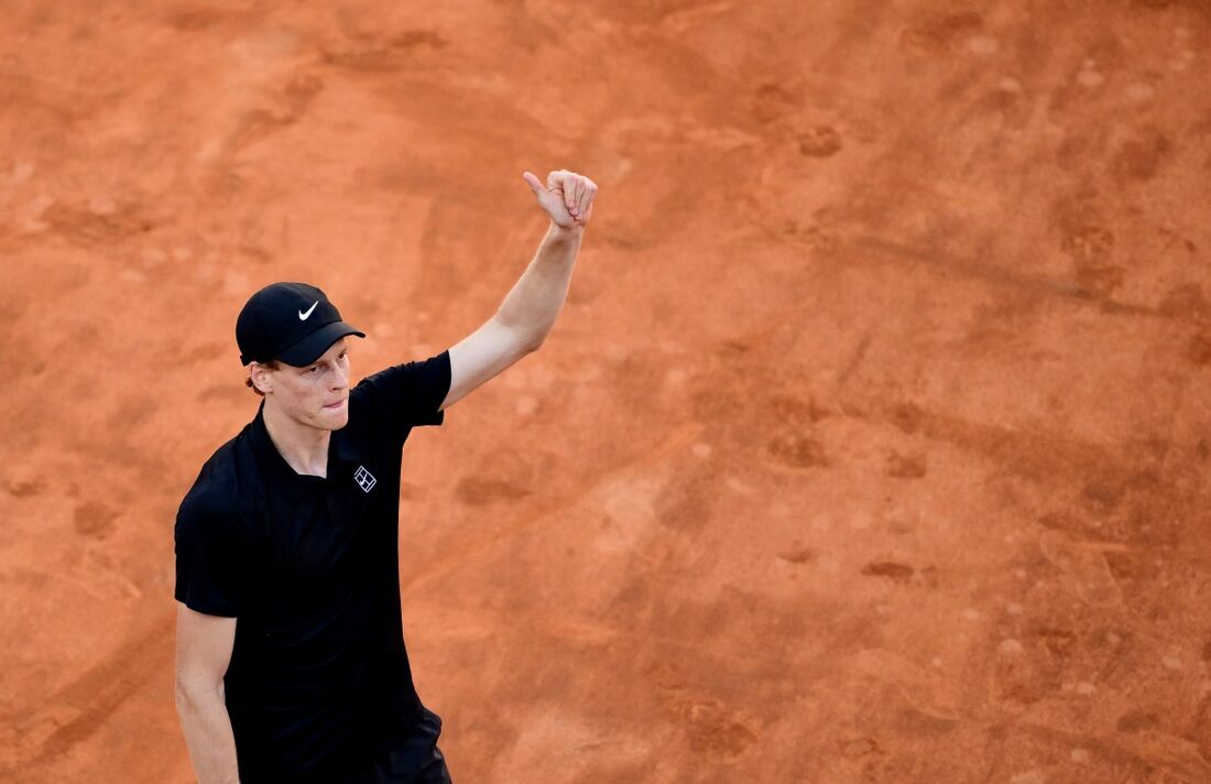 Sinner celebra vitória em Roma