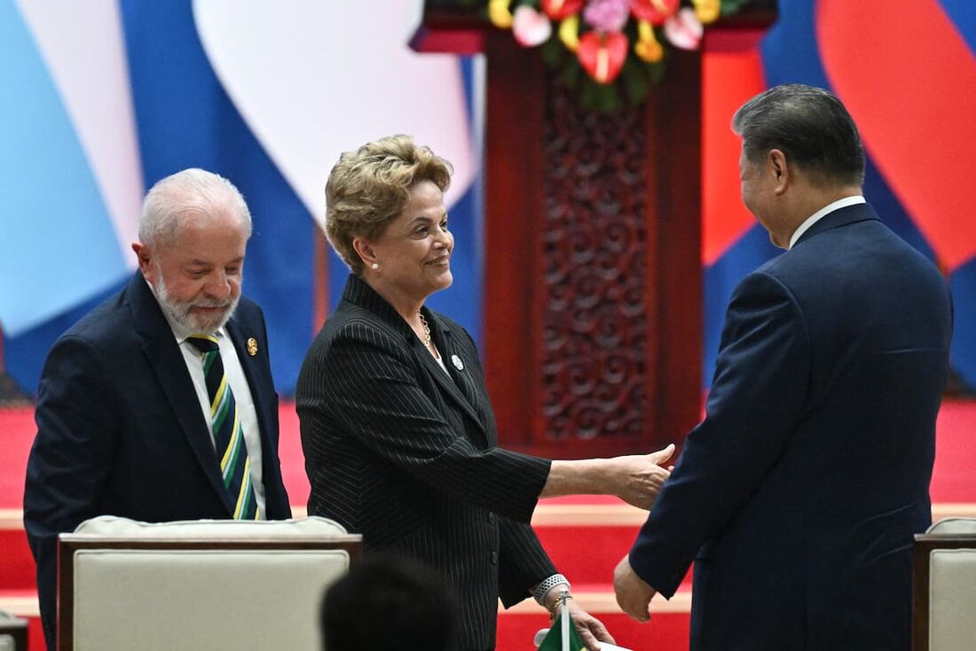 O presidente do Brasil, Luiz Inácio Lula da Silva, Dilma Rousseff, presidente do Novo Banco de Desenvolvimento e ex-presidente do Brasil e o presidente da China, Xi Jinping