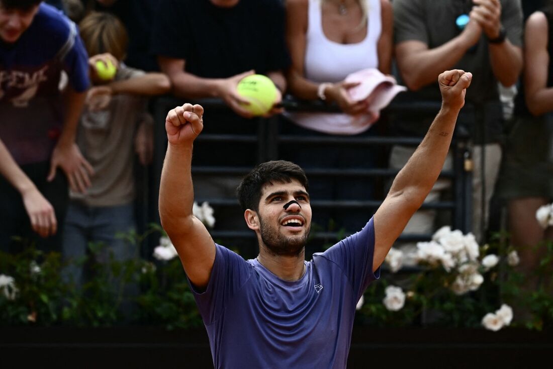 Alcaraz celebra vitória sobre Jack Draper