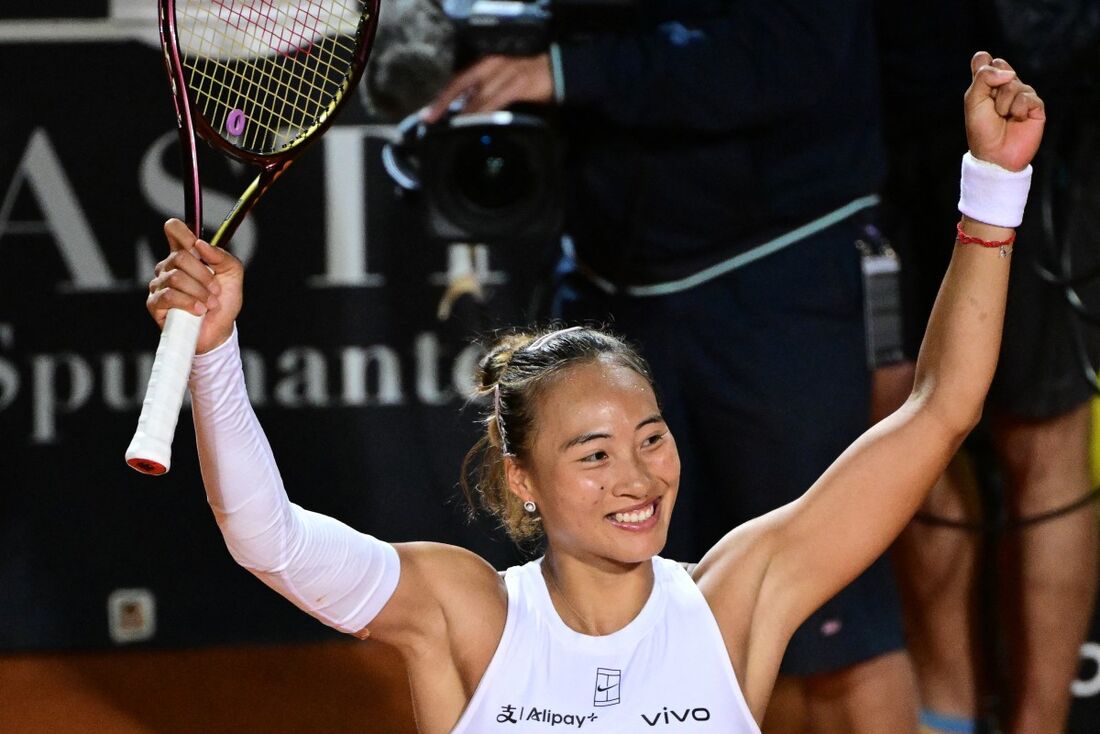 A tenista chinesa Qinwen Zheng venceu a número 1 no ranking pela primeira vez na carreira