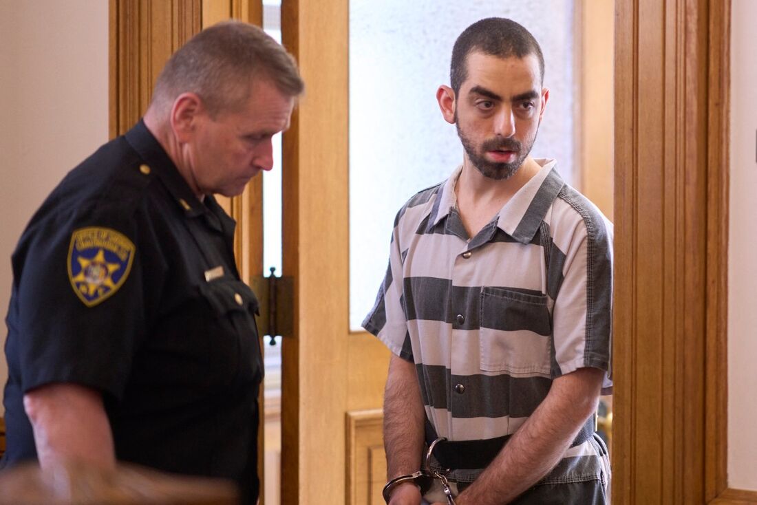 Hadi Matar, o homem acusado da tentativa de assassinato do escritor britânico Salman Rushdie