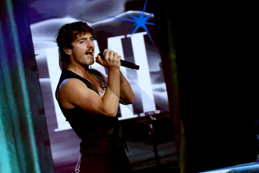 O cantor Benson Boone