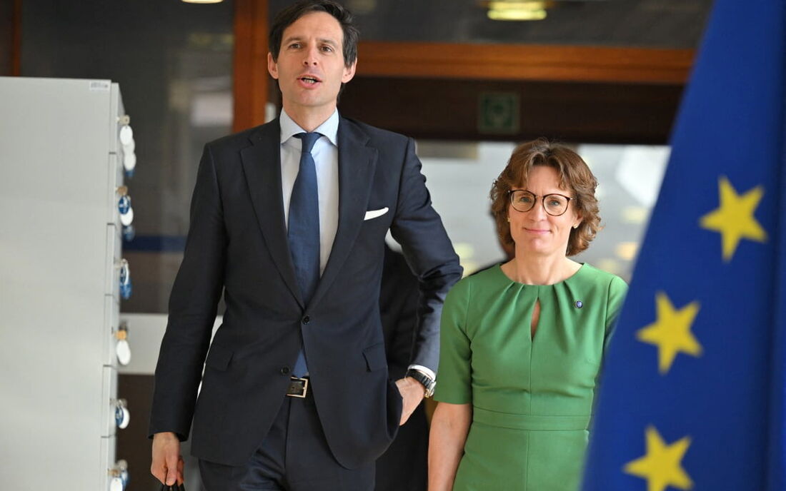 Comissário da UE para o Clima, Zero Líquido e Crescimento Limpo, Wopke Hoekstra (E), e Comissária da UE para o Ambiente, Resiliência Hídrica e Economia Circular Competitiva, Jessika Roswall