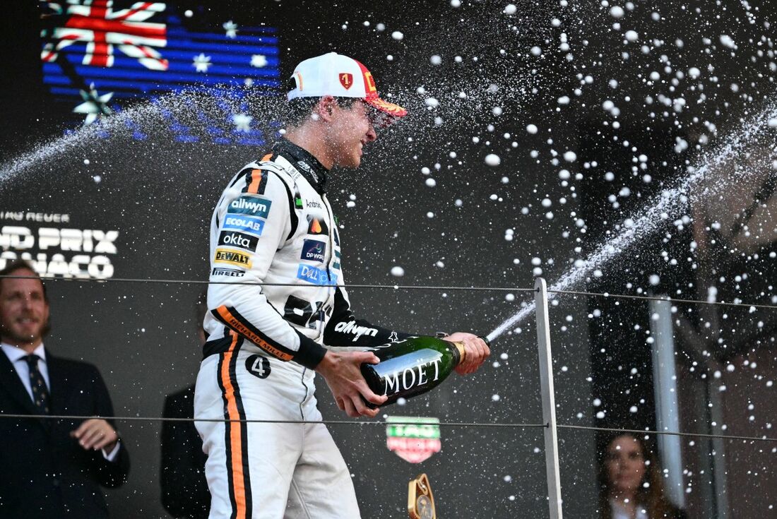 Lando Norris celebra vitória em Mônaco