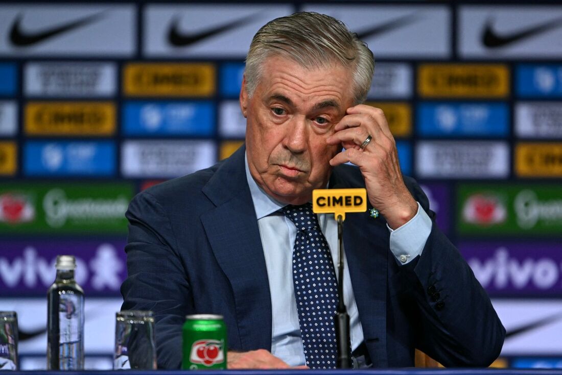 Ancelotti durante coletiva de convocação da Seleção Brasileira