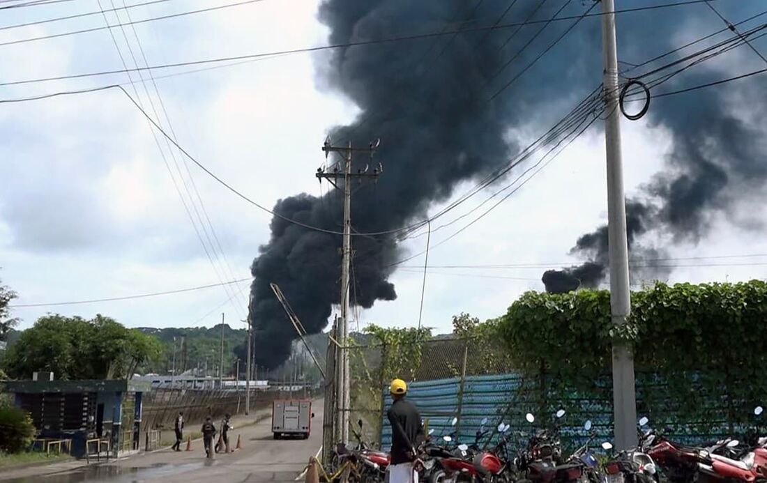 Incêndio em refinaria do Equador