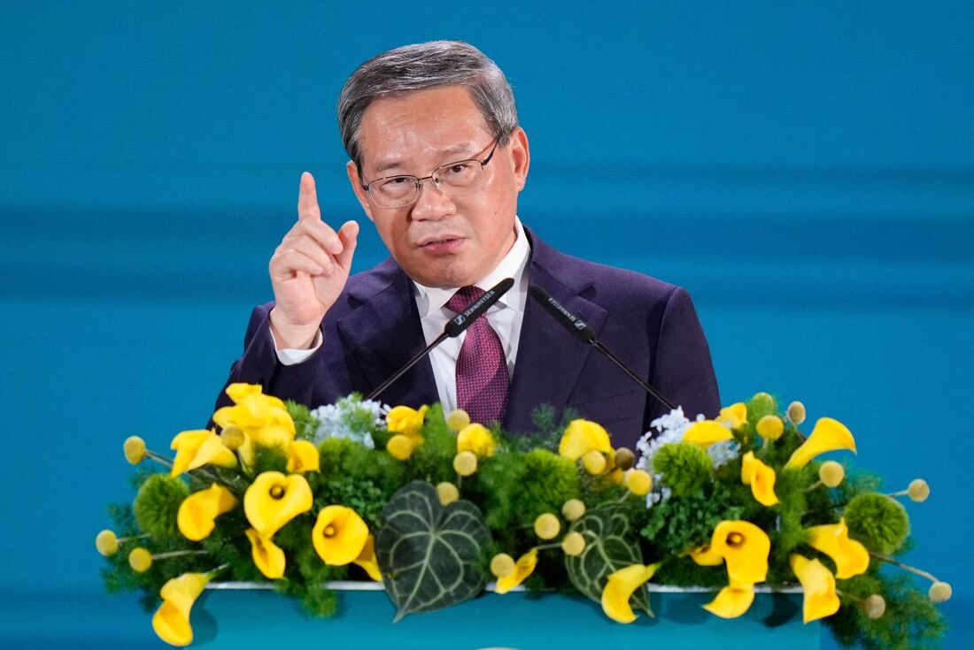 O primeiro-ministro chinês, Li Qiang, discursa durante o jantar oficial do Fórum Econômico Chinês - ASEAN
