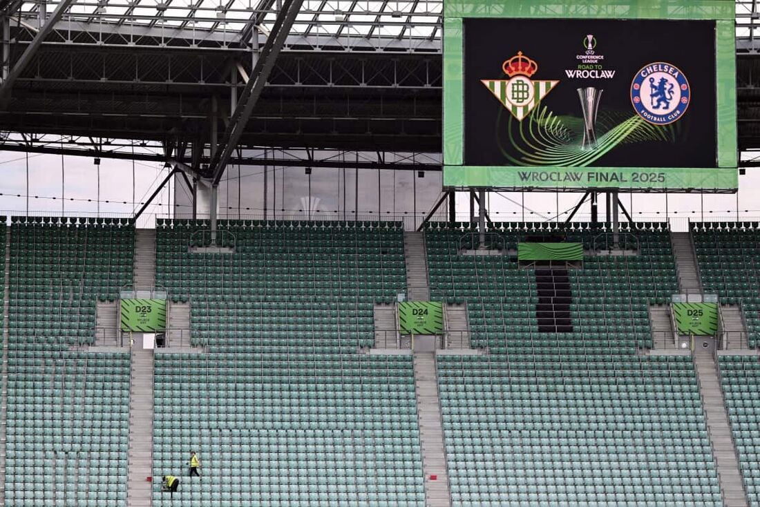 Betis e Chelsea decidem título da Conference League na Polônia