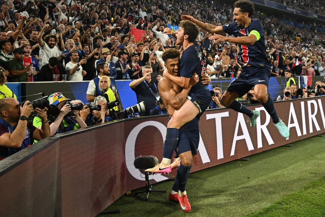 PSG goleia Inter de Milão e é campeão da Liga dos Campeões da Europa