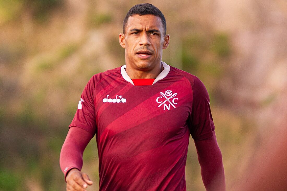 Arnaldo, lateral-direito do Náutico