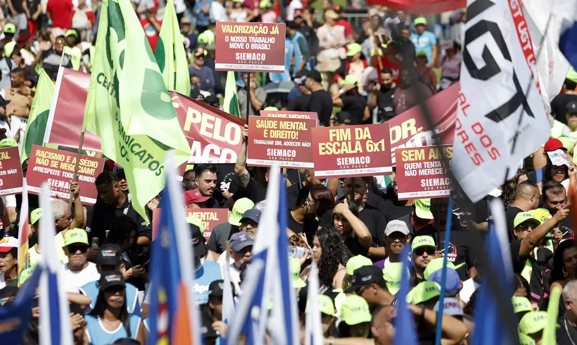 Ato em São Paulo teve participação de centrais sindicais e pedido pelo fim da escala 6 x 1
