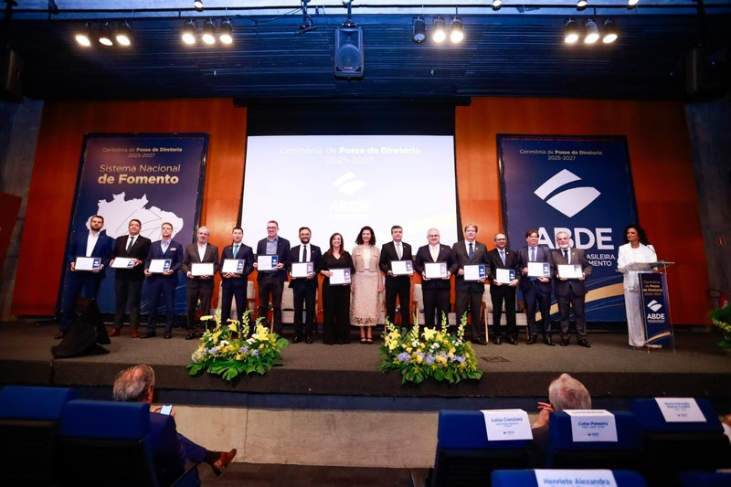 Diretoria reúne executivos de diversas empresas públicas e privadas